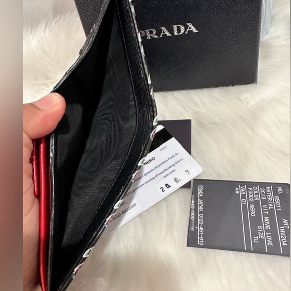 Prada Heart Flower Heart Compact Wallet Limited Edition! - Picture 13 of 14